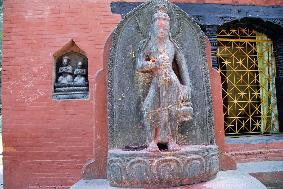 28 Kathmandu Gokarna Mahadev Temple Rishi With Small Statue Of King And Queen 